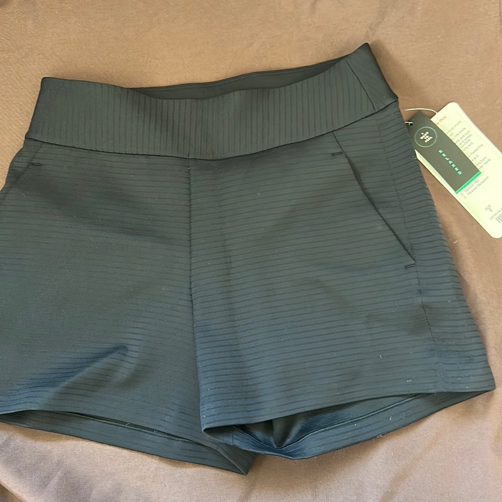 Lululemon Shaped Short, back. Size 6. NWT
